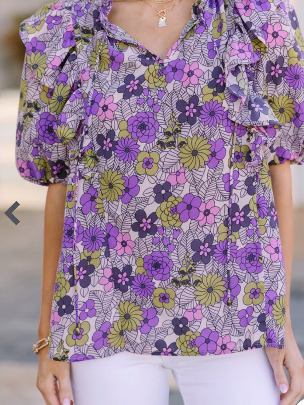 ENTRO FLORAL PRINT V-NECK PUFF SLEEVE
TOP FEATURING RUFFLE DETAIL AT SHOULDERS